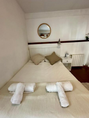Habitación cama de matrimonio con baño privado